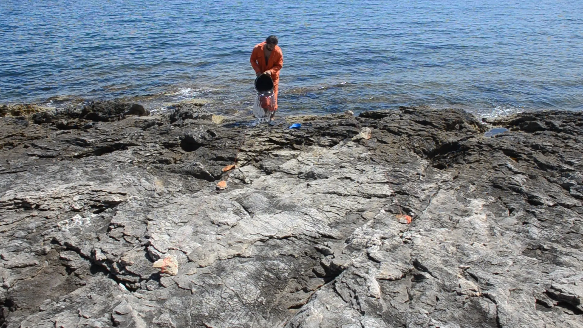 Tourists go home - Tourists come back - rock cleaning, video still, 2024